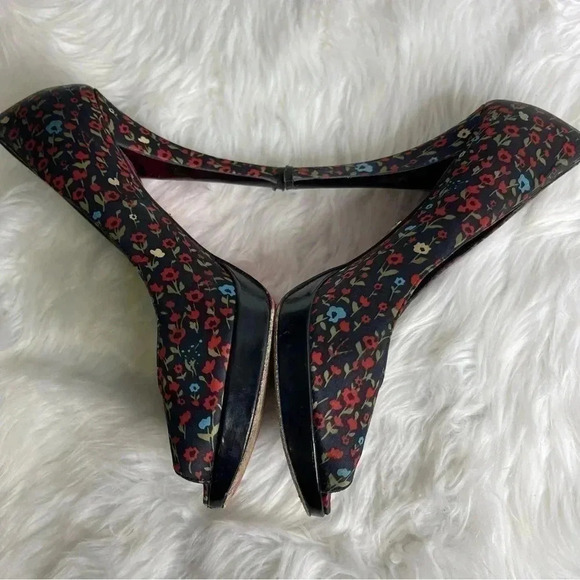 Betsey Johnson Satin Flower Pumps Size 7.5 Shoes Peep Toe Rosy II Black y2k - Picture 8 of 9